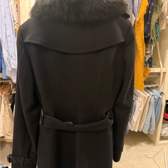 Burberry Women's Black Trench Coat with Fur Collar - Picture 8 of 10